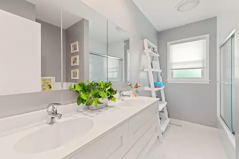 Bath - 934 Wayne Ave, Deerfield, IL 60015 photo 2 of 2