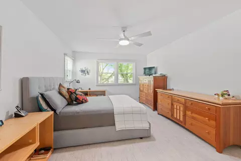 Bedroom - 934 Wayne Ave, Deerfield, IL 60015 photo 1 of 3