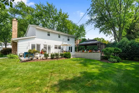 Exterior - 934 Wayne Ave, Deerfield, IL 60015 photo 6 of 7