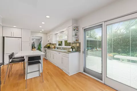 Kitchen - 934 Wayne Ave, Deerfield, IL 60015 photo 4 of 4