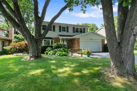 Exterior - 934 Wayne Ave, Deerfield, IL 60015 photo 2 of 7