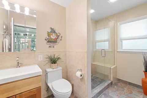 Bath - 934 Wayne Ave, Deerfield, IL 60015 photo 1 of 2