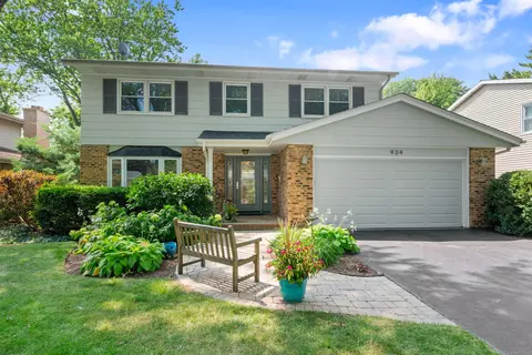 934 Wayne Ave, Deerfield, IL 60015