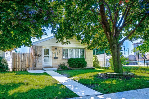 Exterior - 7707 Mobile Ave, Burbank, IL 60459 photo 2 of 4