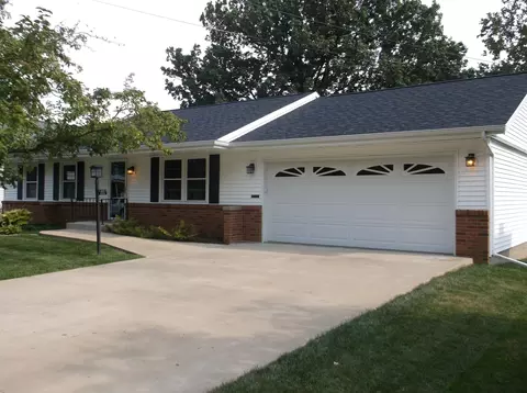 446 E Thompson St, Princeton, IL 61356 photo 2