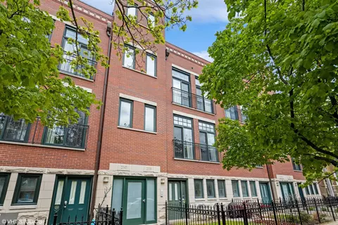 2038 W Warner Ave #103, Chicago, IL 60618