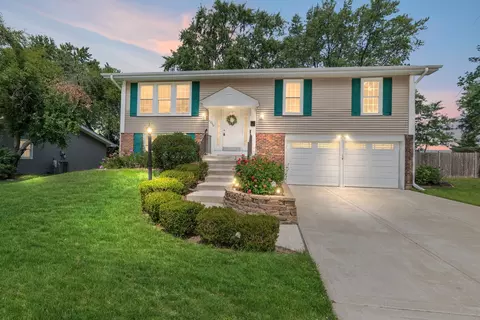 1250 Campbell Ln, Hoffman Estates, IL 60169