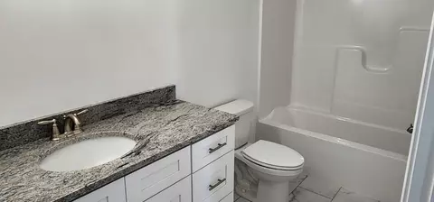 Bath - 533 Carriage Ct, Dwight, IL 60420 photo 2 of 2
