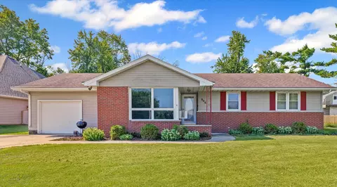 906 E Richardson St, Farmer City, IL 61842
