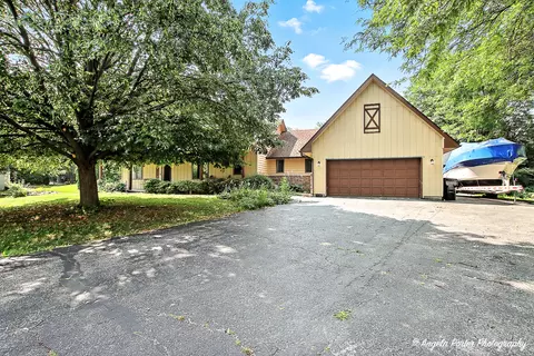 40553 N Trinity Ln, Antioch, IL 60002