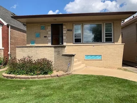 5742 W 64th St, Chicago, IL 60638