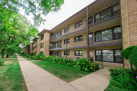 4811 N Harlem Ave #3, Chicago, IL 60656