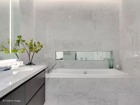 Bath - 363 E Wacker Dr #1708, Chicago, IL 60601 photo 2 of 3