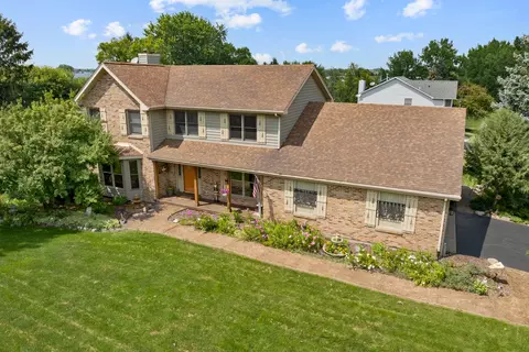 404 Arrowhead Dr, Gilberts, IL 60136
