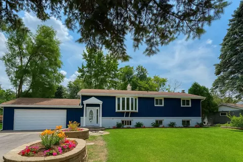 345 Souwanas Trl, Algonquin, IL 60102