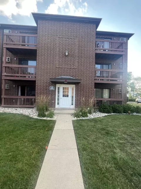1140 Cedar St #1B, Glendale Heights, IL 60139