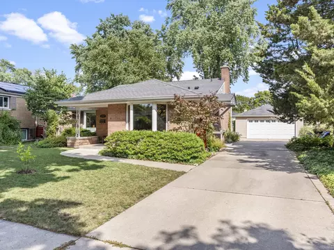 9237 Forestview Rd, Evanston, IL 60203 photo 2