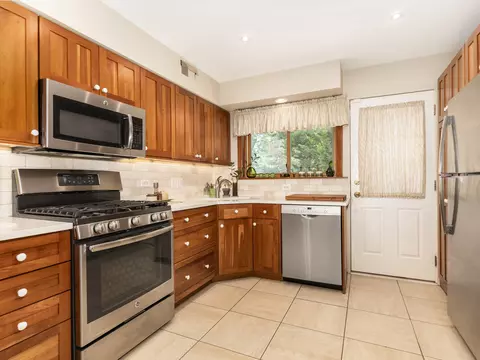 9237 Forestview Rd, Evanston, IL 60203 photo 9