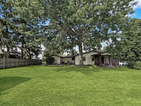 Exterior - 697 Bradmar Dr, Freeport, IL 61032 photo 2 of 5