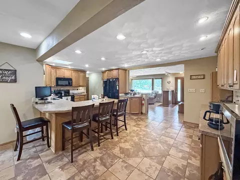 Kitchen - 697 Bradmar Dr, Freeport, IL 61032 photo 2 of 4