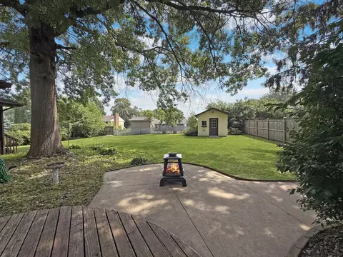 Exterior - 697 Bradmar Dr, Freeport, IL 61032 photo 4 of 5