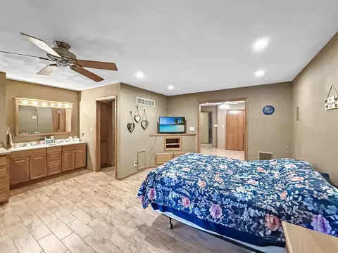 Bedroom - 697 Bradmar Dr, Freeport, IL 61032 photo 1 of 3