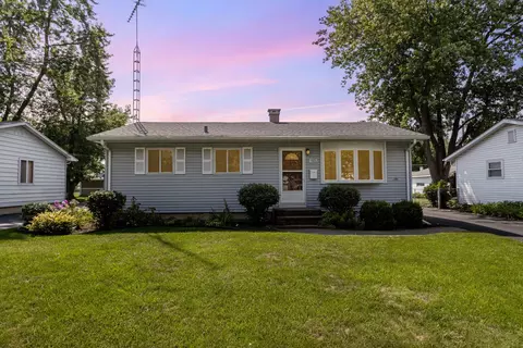 901 Lilac Ln, Joliet, IL 60435