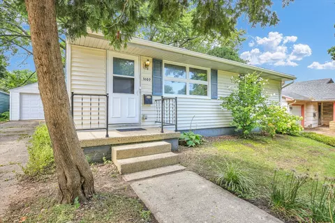 1009 N Busey Ave, Urbana, IL 61801