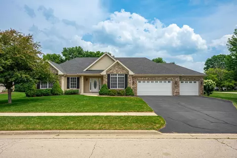 12165 Floyd Dr, Roscoe, IL 61073