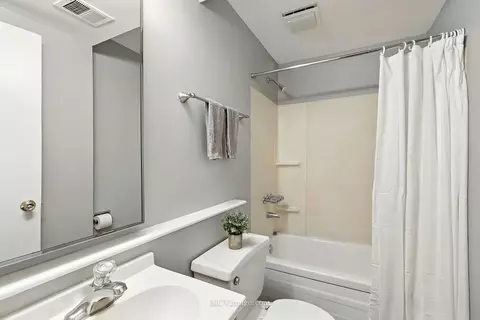 Bath - 4336 Scott St, Oak Forest, IL 60452 photo 3 of 3