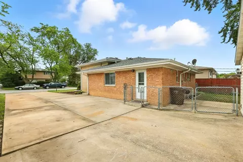 Exterior - 4336 Scott St, Oak Forest, IL 60452 photo 3 of 5