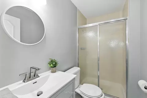 Bath - 4336 Scott St, Oak Forest, IL 60452 photo 1 of 3