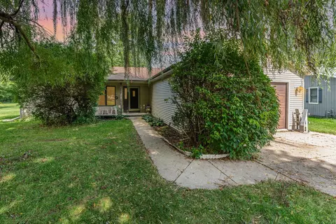 653 Eunice Cv, Lake Holiday, IL 60552
