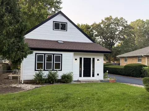 337 Woodland Dr, Grayslake, IL 60030