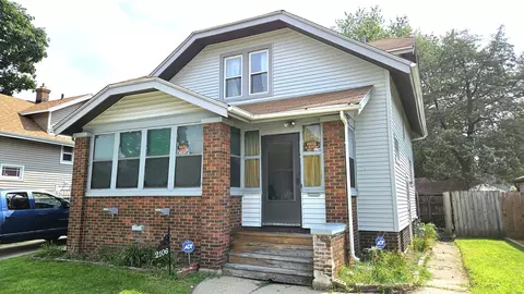 2106 S 5th St, Rockford, IL 61104