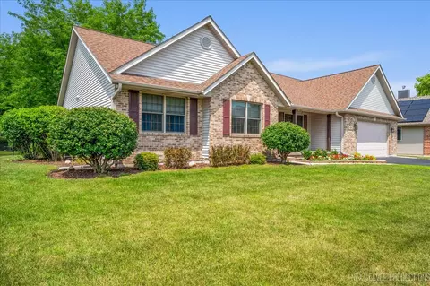 475 John Marshall Ln, Sycamore, IL 60178