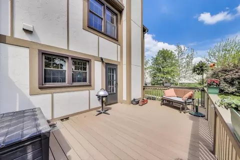 Exterior - 1022 Oakview Dr, Wheaton, IL 60187 photo 2 of 3