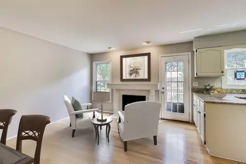 Living - 1022 Oakview Dr, Wheaton, IL 60187 photo 4 of 5
