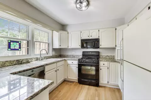Kitchen - 1022 Oakview Dr, Wheaton, IL 60187 photo 1 of 2