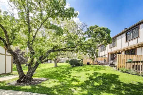 Exterior - 1022 Oakview Dr, Wheaton, IL 60187 photo 3 of 3