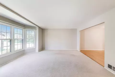 Living - 1022 Oakview Dr, Wheaton, IL 60187 photo 2 of 5