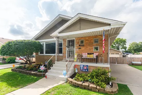 4617 W 100th Pl, Oak Lawn, IL 60453
