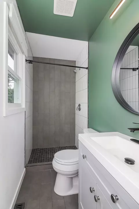 Bath - 2324 Modaff Rd, Naperville, IL 60565 photo 2 of 4