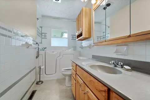 Bath - 13310 Tango Rd, Bloomington, IL 61705 photo 1 of 2