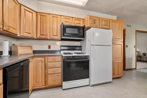 Kitchen - 13310 Tango Rd, Bloomington, IL 61705 photo 3 of 3