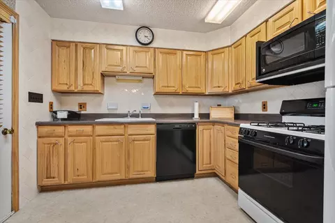 Kitchen - 13310 Tango Rd, Bloomington, IL 61705 photo 2 of 3