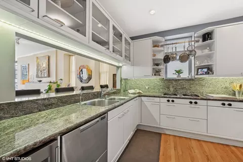 Kitchen - 77 E Division St #3, Chicago, IL 60610 photo 2 of 4