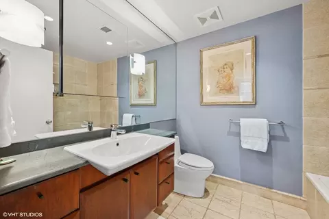 Bath - 77 E Division St #3, Chicago, IL 60610 photo 1 of 3