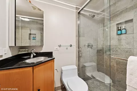 Bath - 77 E Division St #3, Chicago, IL 60610 photo 2 of 3