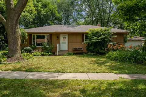 1016 Esmond Dr, Rockford, IL 61108